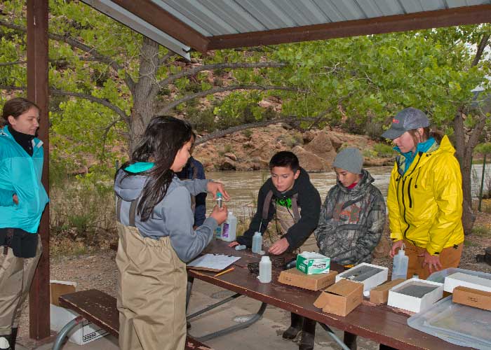 Española Valley students measure water quality on the Rio Chama (Zen Mocarski).